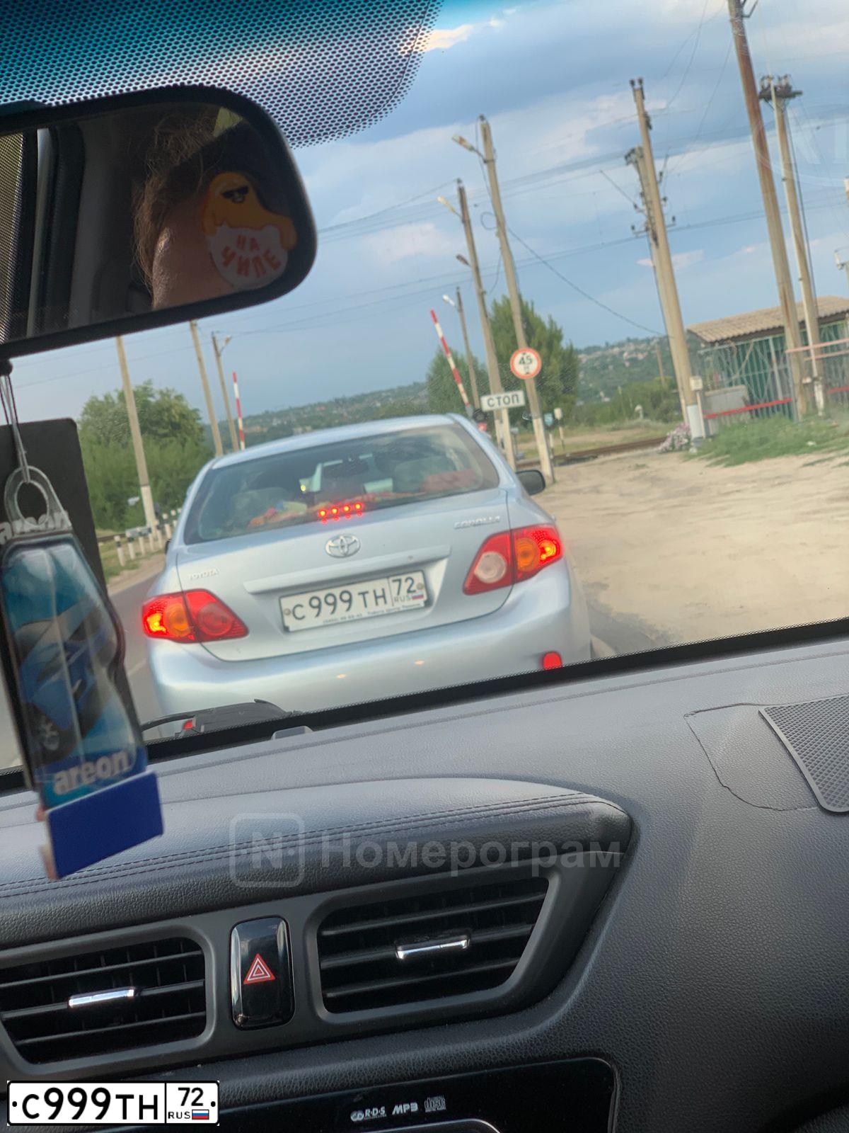 Фото автомобиля TOYOTA COROLLA, 2007 — госномер С999ТН72. Цвет: СВ.ГОЛУБОЙ