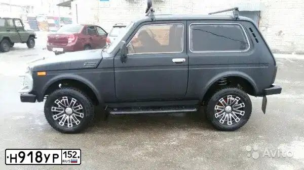 Фото автомобиля LADA 2121 NIVA, 1995 — госномер У233ЕТ77. Цвет: ЧЕРНЫЙ