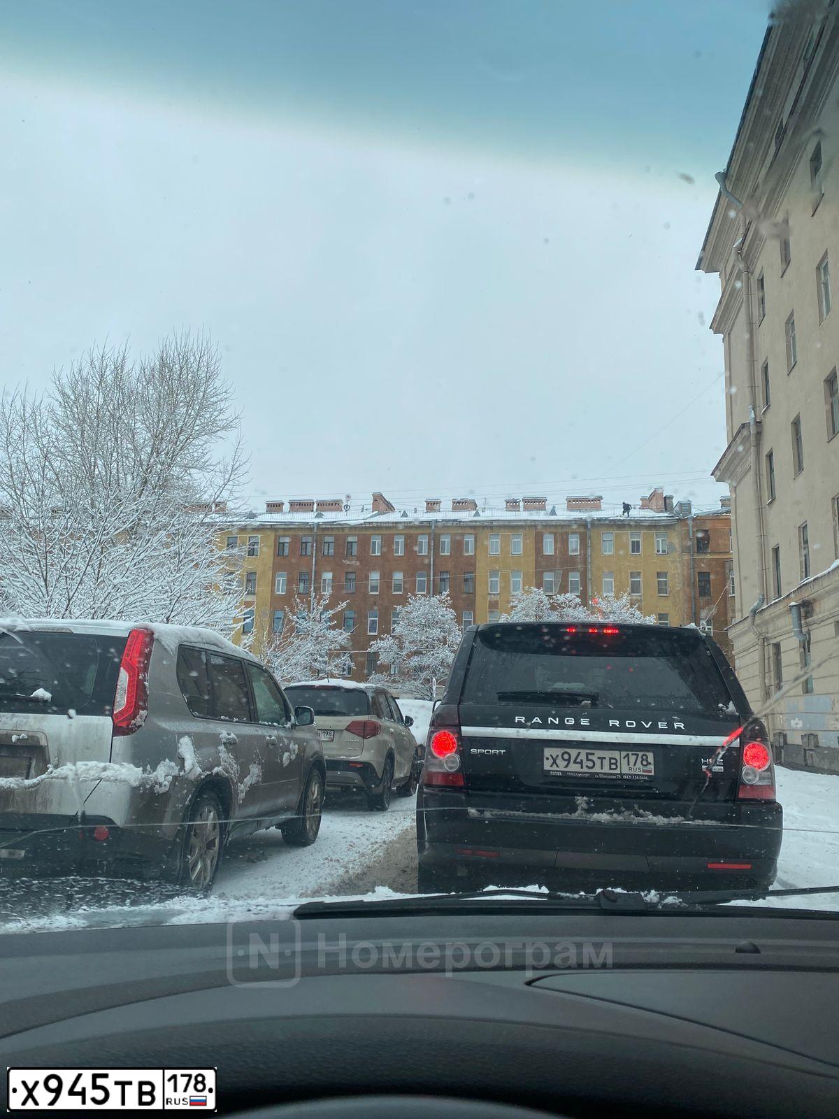 Фото автомобиля LANDROVER RANGE ROVER SPORT, 2013 — госномер Х945ТВ178. Цвет: ЧЕРНЫЙ