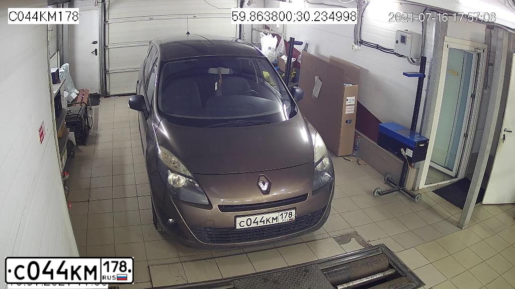 Фото автомобиля RENAULT MEGANE /GRAND/ SCENIC, 2010 — госномер С044КМ178. Цвет: КОРИЧНЕВЫЙ