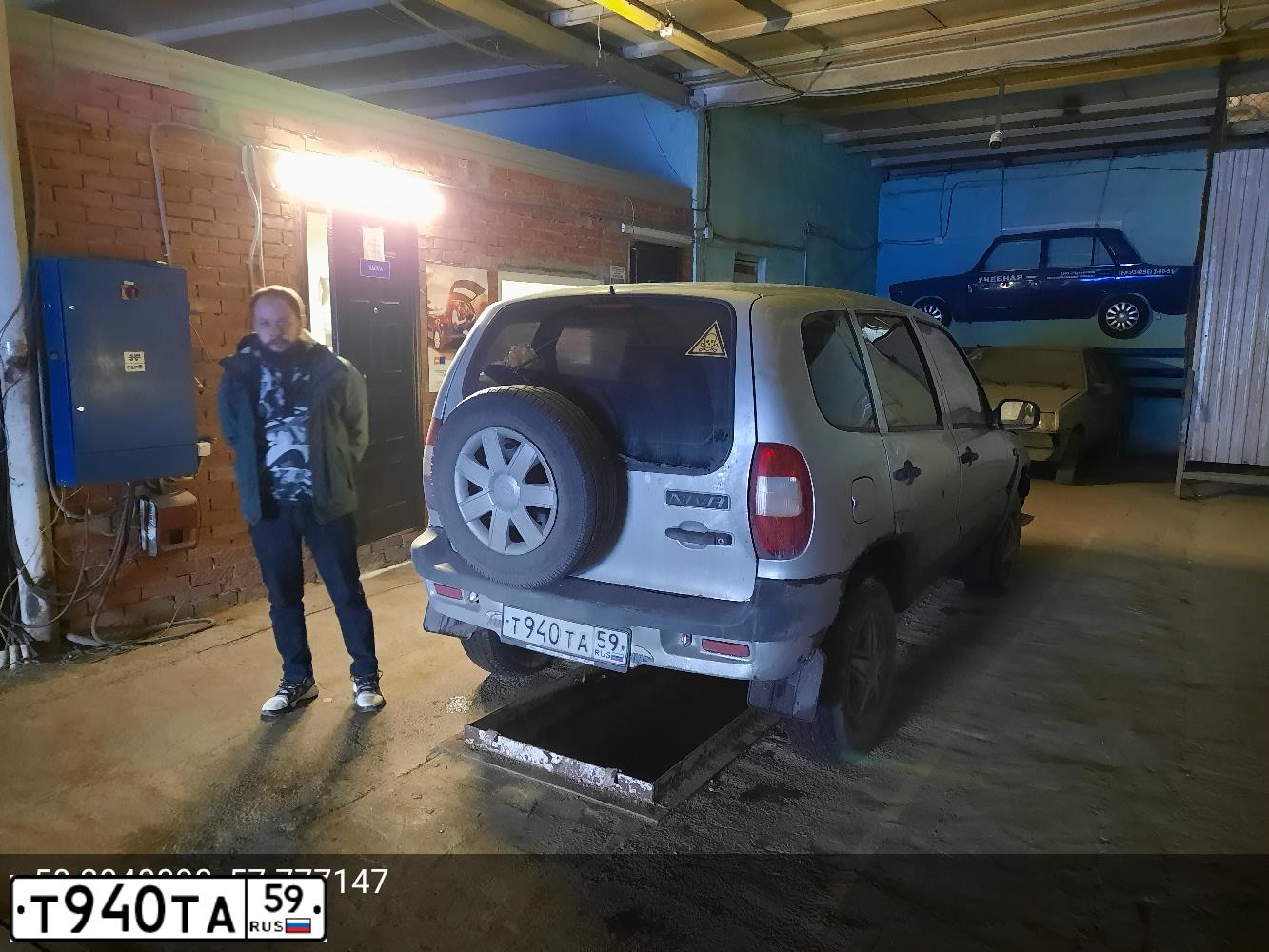Фото автомобиля CHEVROLET NIVA, 2004 — госномер О680АС159. Цвет: Светло-серебристый металик