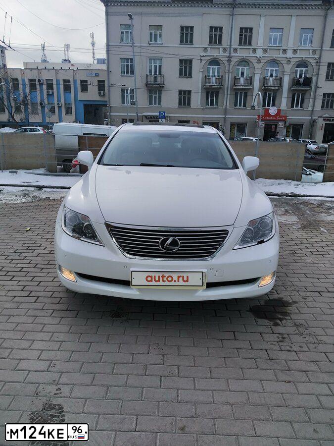 Фото автомобиля LEXUS LS460, 2008 — госномер Х271КА72. Цвет: Белый