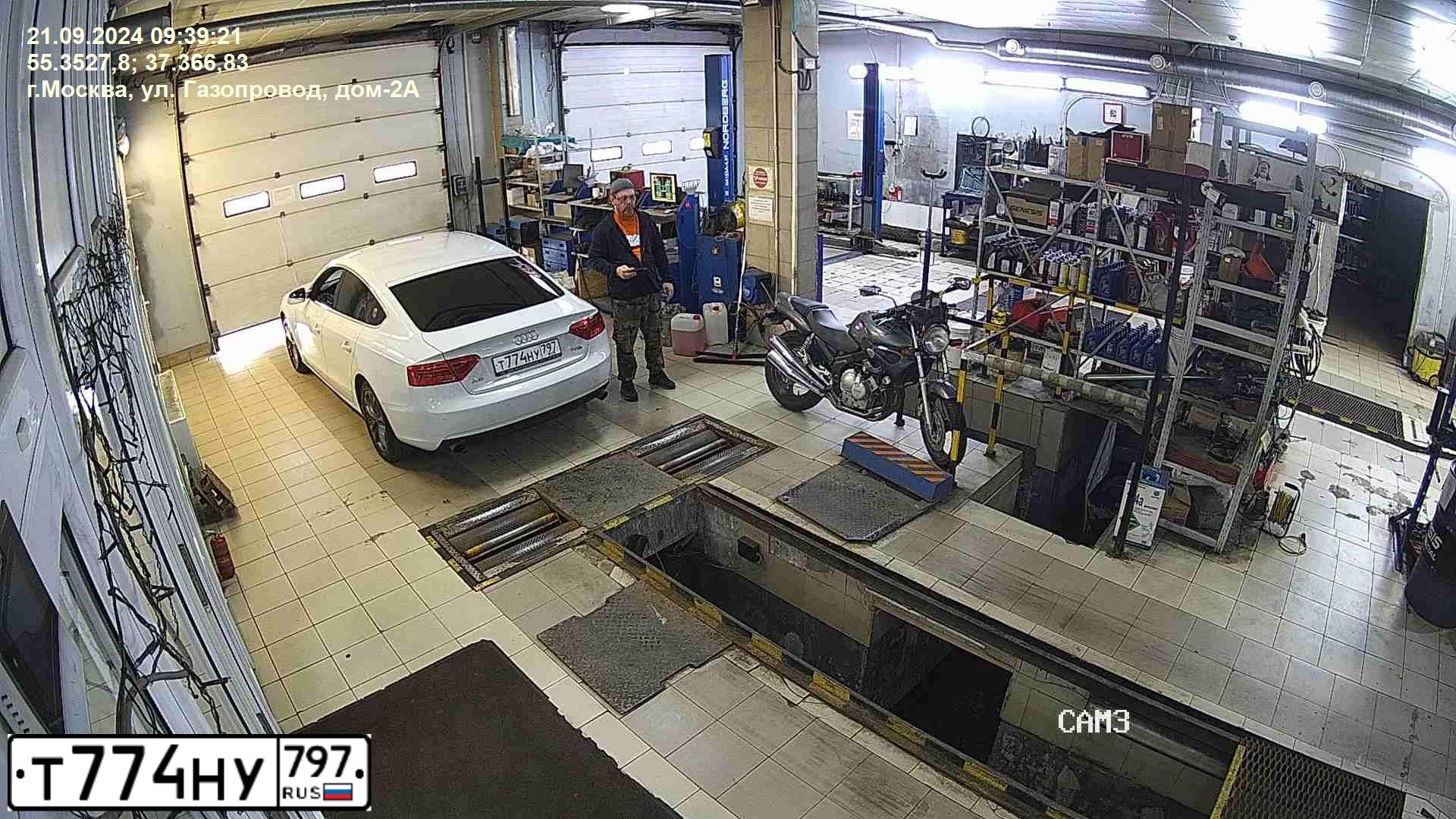 Фото автомобиля AUDI A5, 2013 — госномер Р927ЕС977. Цвет: Белый