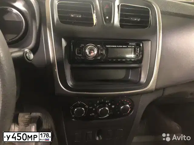 Фото автомобиля RENAULT LOGAN, 2016 — госномер У450МР178. Цвет: БЕЛЫЙ