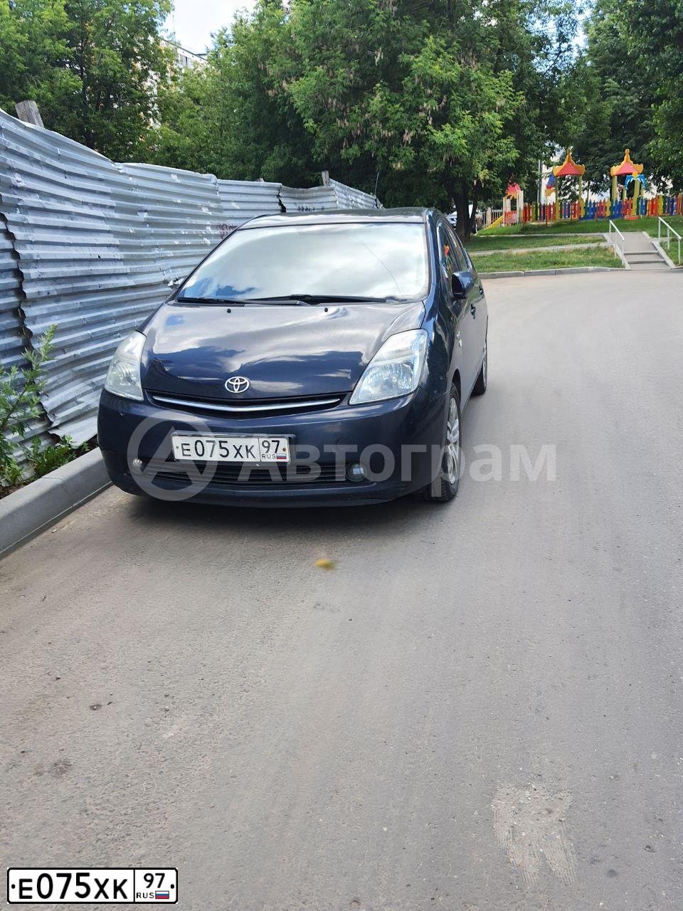 Фото автомобиля HYUNDAI ELANTRA, 2004 — госномер В521СС174. Цвет: ЖЁЛТЫЙ