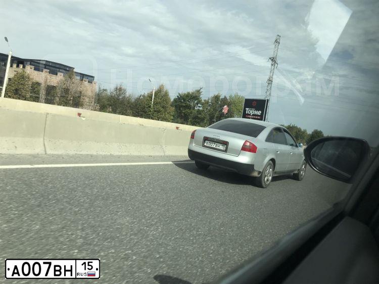 Фото автомобиля AUDI A6, 1998 — госномер В520ХР15. Цвет: Серебристый