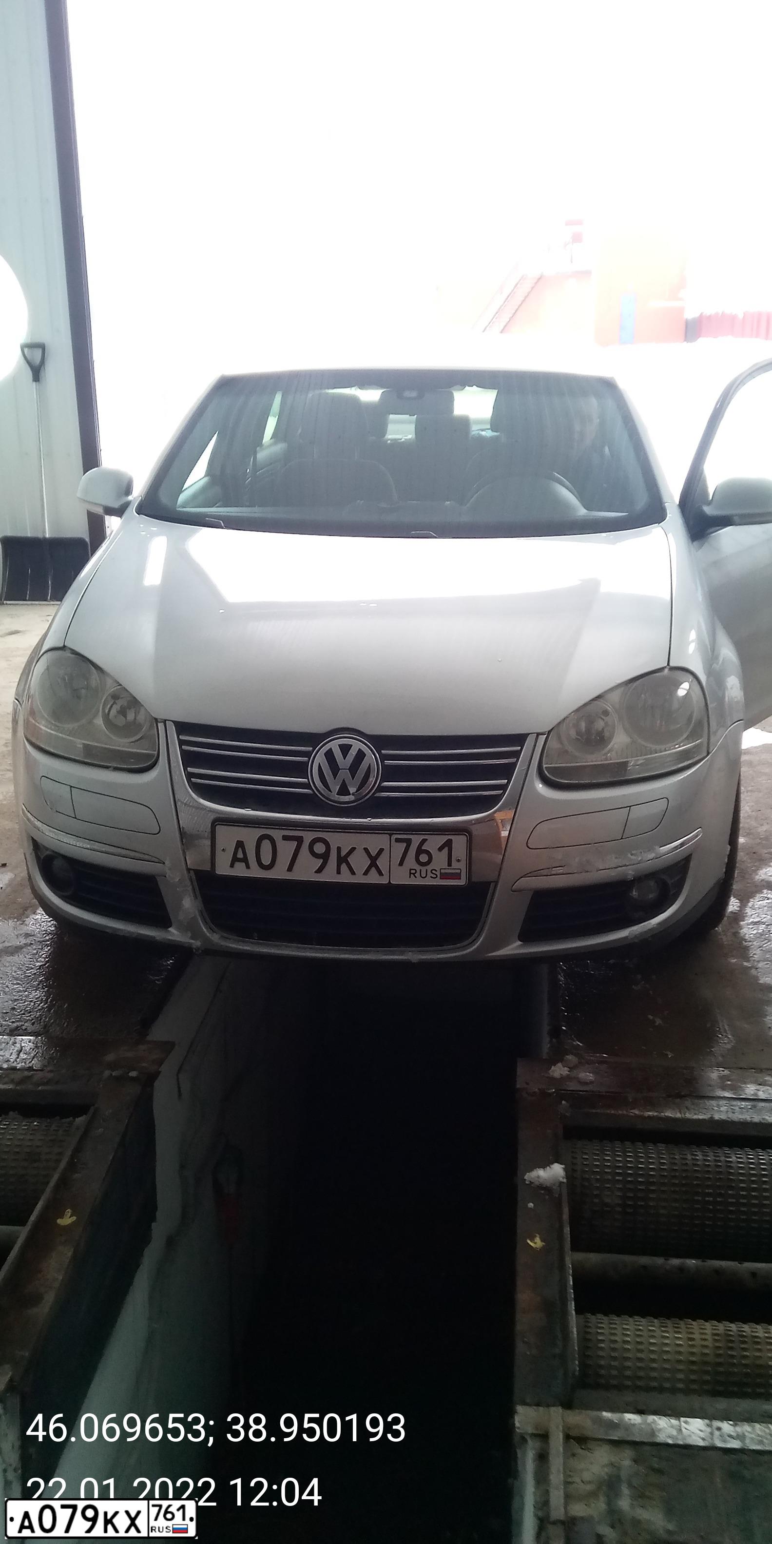 Фото автомобиля VOLKSWAGEN JETTA, 2009 — госномер А079КХ761. Цвет: СЕРЕБРИСТЫЙ