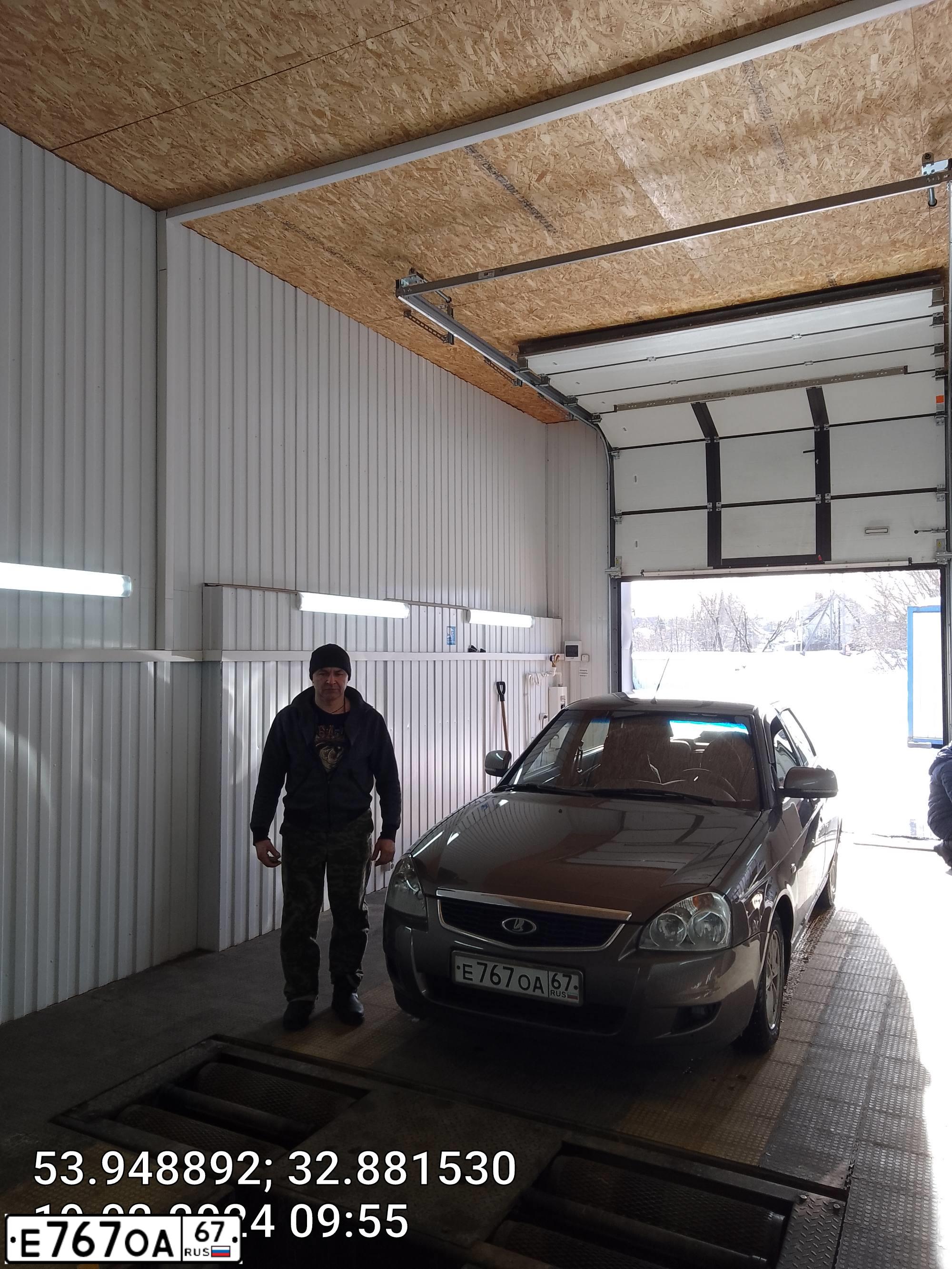 Фото автомобиля LADA 2170 PRIORA, 2013 — госномер Е767ОА67. Цвет: Золотисто-коричневый