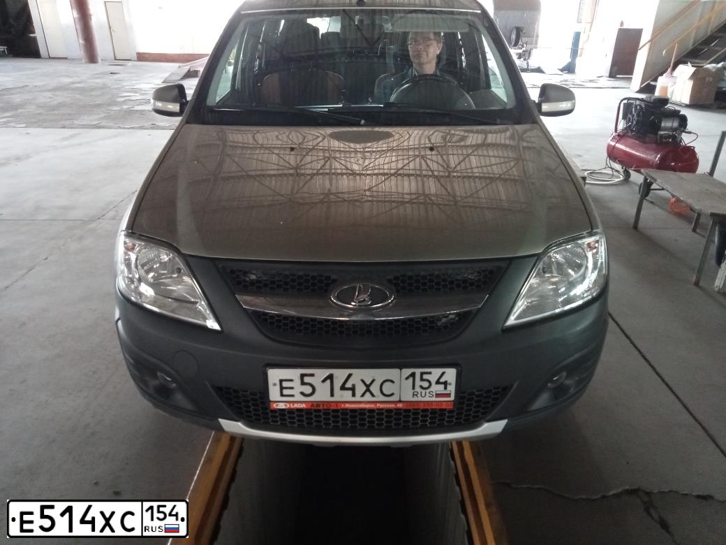 Фото автомобиля LADA LARGUS, 2017 — госномер Е514ХС154. Цвет: СЕРО-БЕЖЕВЫЙ