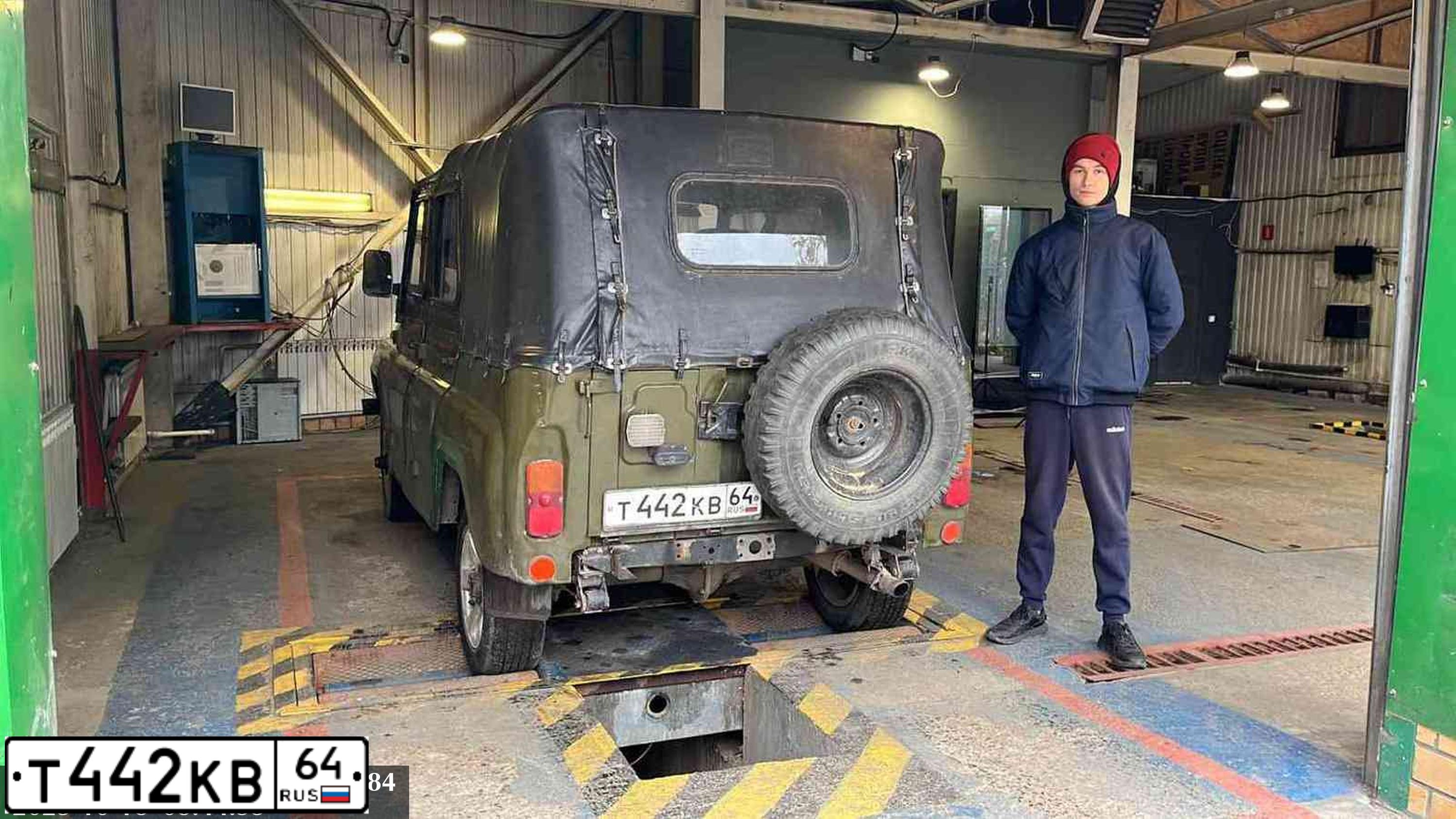 Фото автомобиля UAZ 3151 / HUNTER, 2004 — госномер Т442КВ64. Цвет: ЗЕЛЕНЫЙ