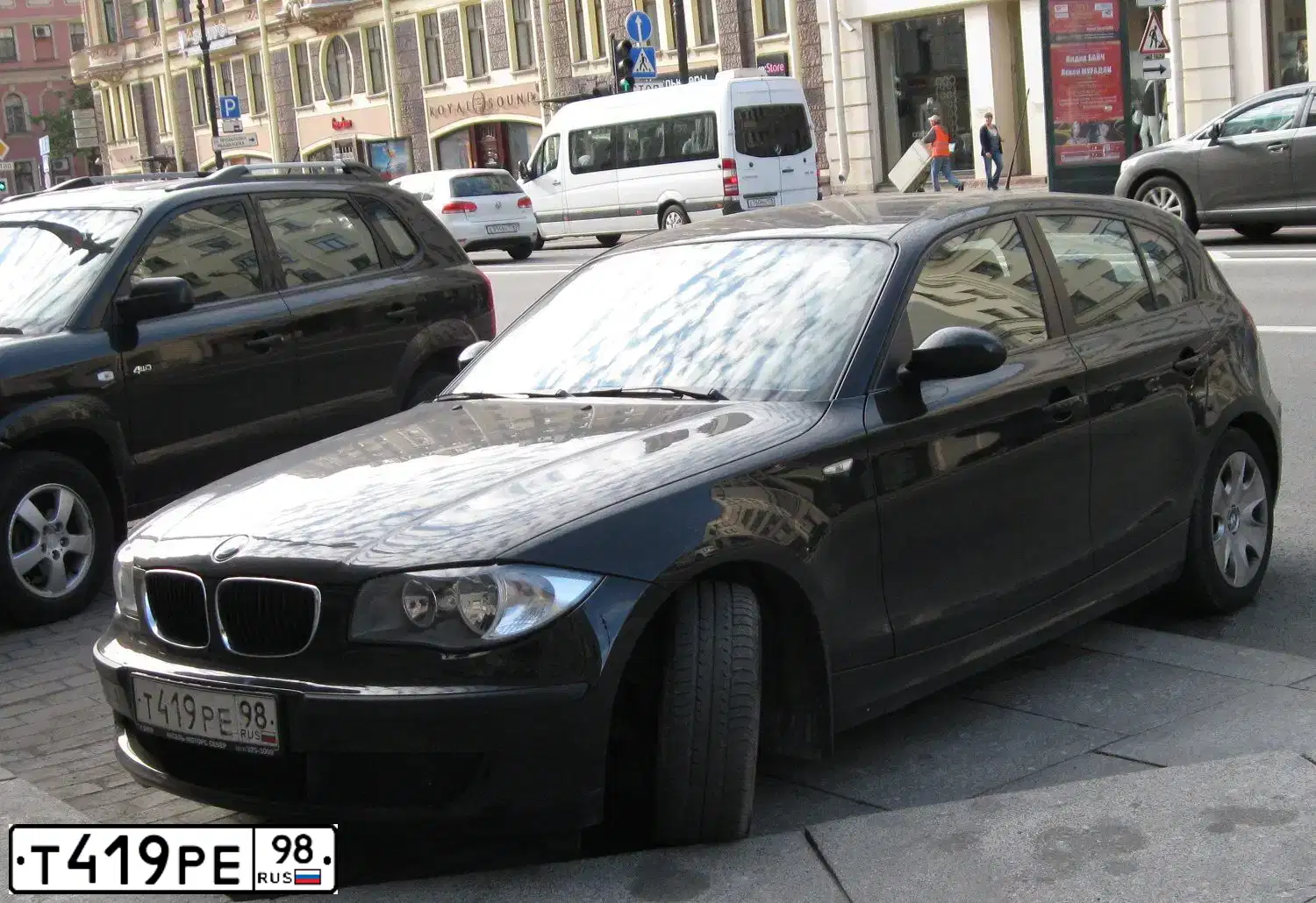 Фото автомобиля BMW 116I, 2008 — госномер В433ЕО147. Цвет: ЧЕРНЫЙ