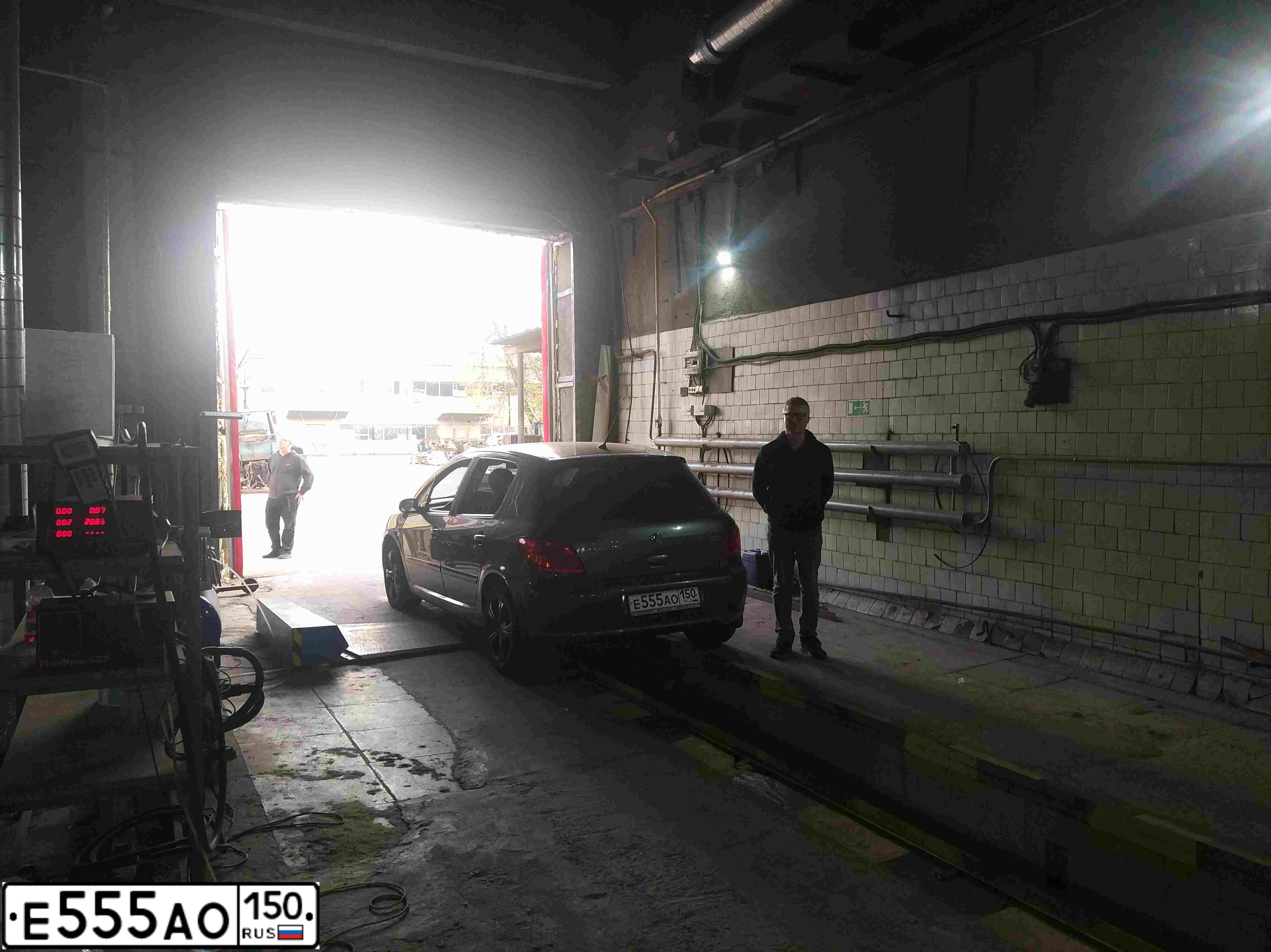 Фото автомобиля PEUGEOT 307, 2007 — госномер Т443КМ197. Цвет: Серый