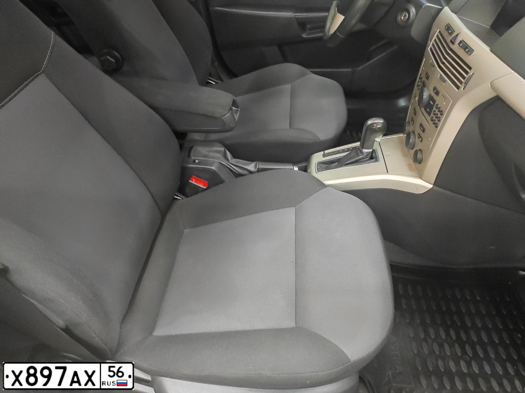 Фото автомобиля OPEL ASTRA, 2008 — госномер Е178ЕЕ178. Цвет: СЕРЫЙ ТЕМНЫЙ