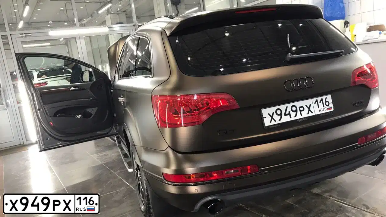 Фото автомобиля AUDI Q7, 2010 — госномер К973ХР186. Цвет: ТЕМНО-СЕРЫЙ