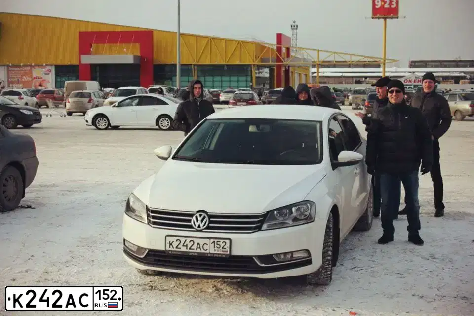 Фото автомобиля VOLKSWAGEN PASSAT, 2012 — госномер К242АС152. Цвет: Белый