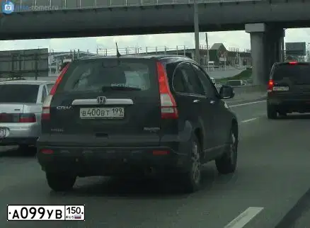 Фото автомобиля LAND ROVER DISCOVERY 3, 2005 — госномер Н444МК82. Цвет: ЗЕЛЕНЫЙ ТЕМНЫЙ