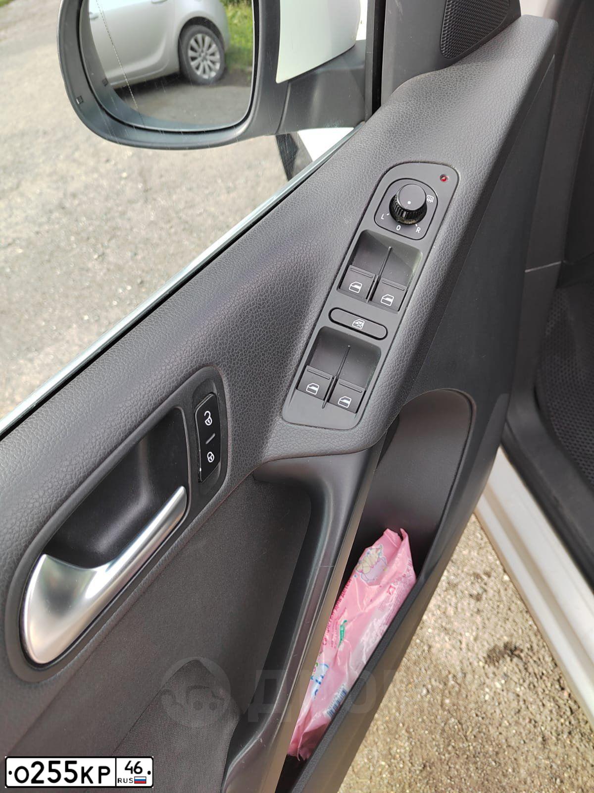 Фото автомобиля VOLKSWAGEN TIGUAN, 2010 — госномер Х302ВА196. Цвет: Белый