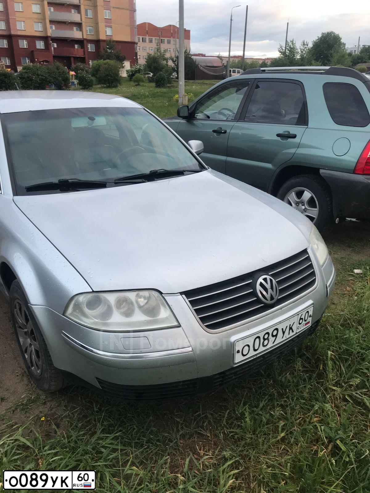 Фото автомобиля VOLKSWAGEN PASSAT, 2001 — госномер О089УК60. Цвет: СЕРЕБРИСТЫЙ