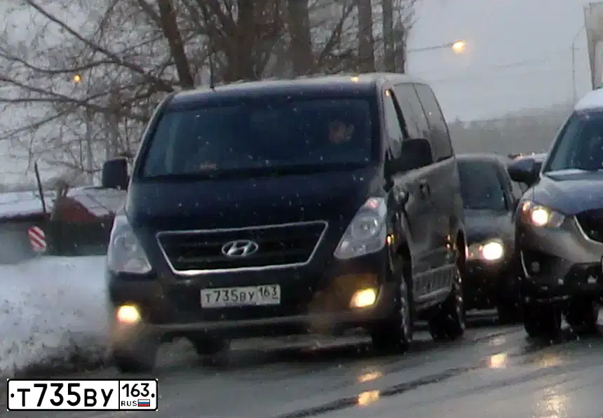 Фото автомобиля HYUNDAI H 1/H 100/STAREX, 2012 — госномер А439НЕ156. Цвет: ЧЕРНЫЙ