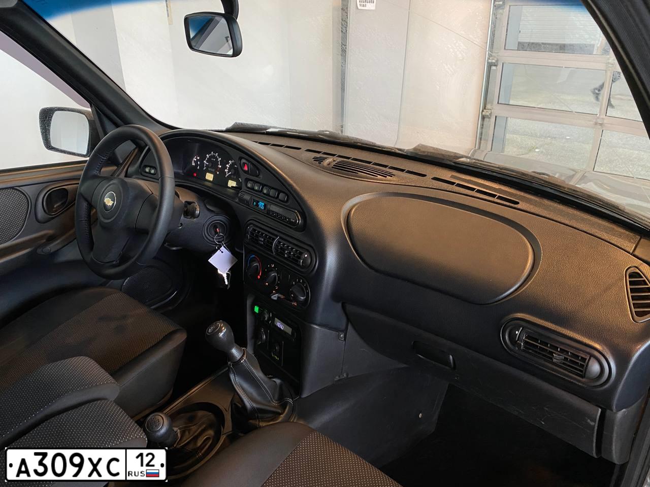 Фото автомобиля CHEVROLET NIVA, 2018 — госномер А309ХС12. Цвет: Темно-серый металлик