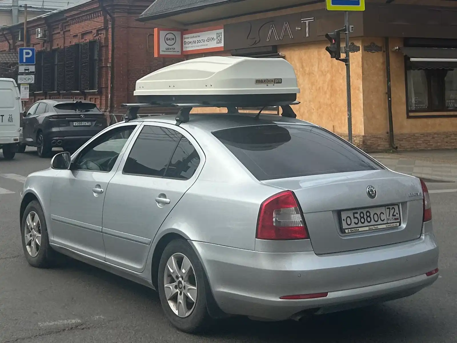 Фото автомобиля SKODA OCTAVIA, 2013 — госномер О588ОС72. Цвет: серебристый