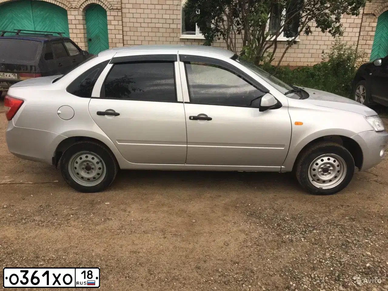Фото автомобиля LADA 2190 GRANTA, 2012 — госномер А040РТ43. Цвет: Серебристый
