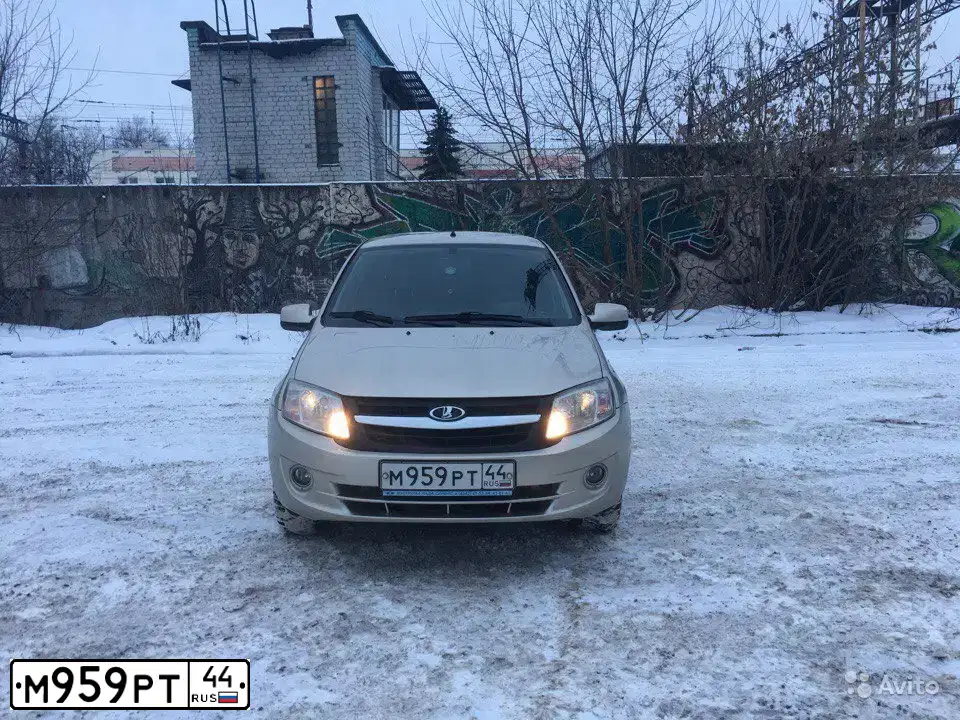 Фото автомобиля LADA 2190 GRANTA, 2013 — госномер М959РТ44. Цвет: БЕЖЕВЫЙ