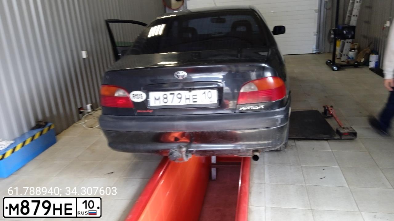 Фото автомобиля TOYOTA AVENSIS, 1998 — госномер М879НЕ10. Цвет: ЧЕРНЫЙ