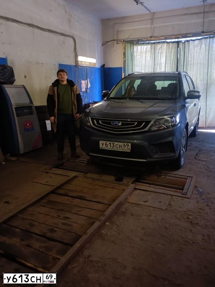 Фото автомобиля GEELY EMGRAND X7, 2019 — госномер У613СН69. Цвет: ТЕМНО-СЕРЫЙ