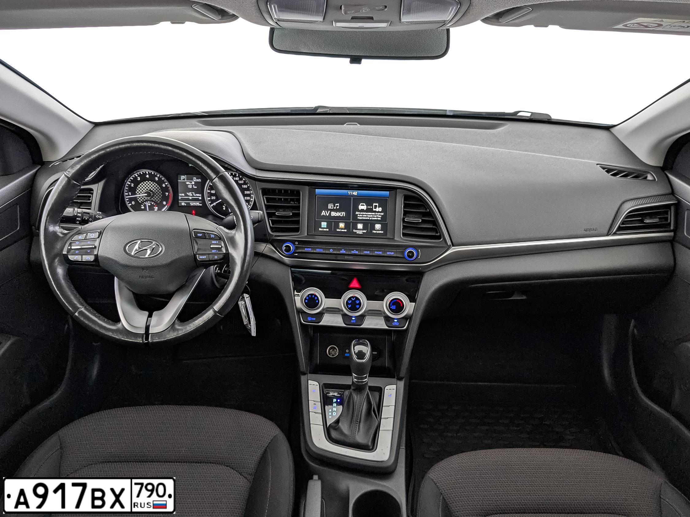 Фото автомобиля HYUNDAI ELANTRA, 2019 — госномер Н340МХ76. Цвет: БЕЛЫЙ