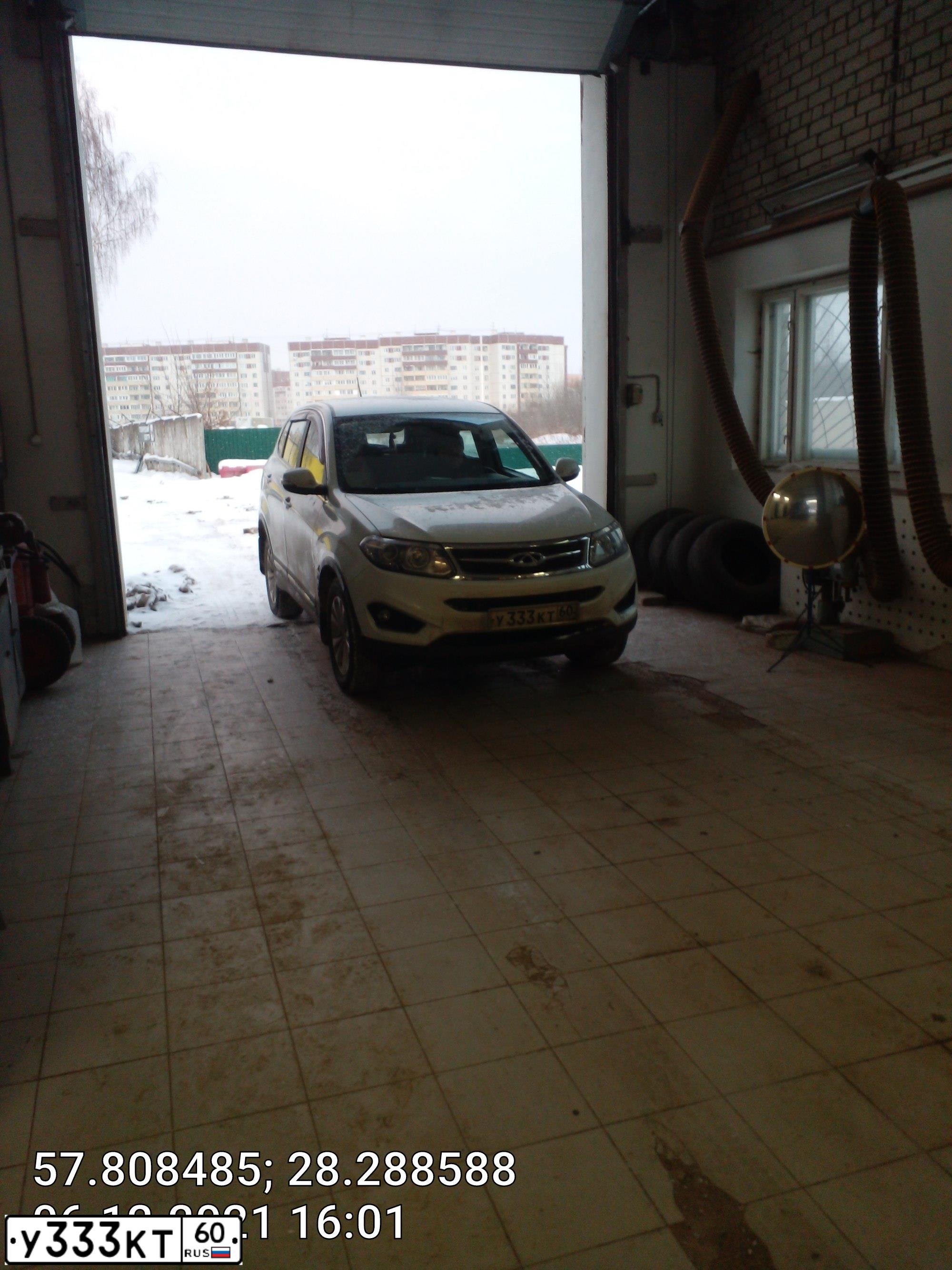 Фото автомобиля CHERY T21, 2014 — госномер У333КТ60. Цвет: БЕЛЫЙ