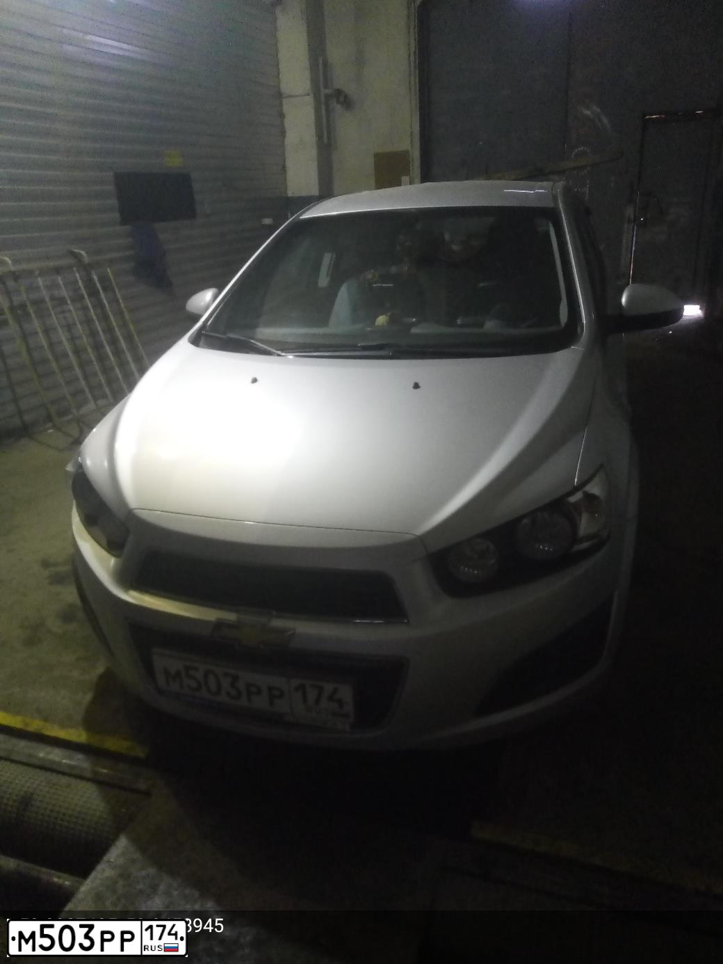 Фото автомобиля CHEVROLET AVEO, 2012 — госномер А469КУ774. Цвет: СЕРЕБРИСТЫЙ