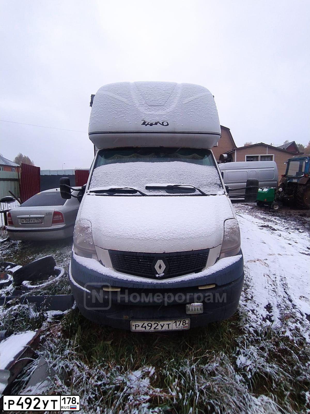 Фото автомобиля RENAULT MASCOTT, 2009 — госномер Р492УТ178. Цвет: БЕЛЫЙ
