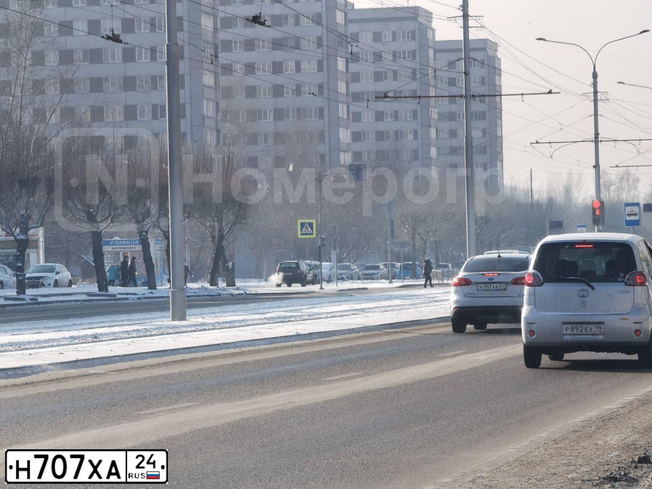 Фото автомобиля FORD FOCUS, 2011 — госномер М904РР95. Цвет: СЕРЕБРИСТЫЙ