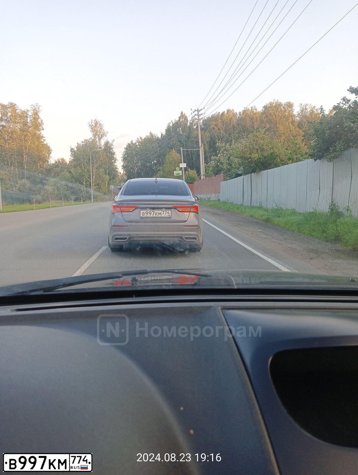 Фото автомобиля OMODA S5 М3ХАЕ00ТL5W3Т0G1, 2023 — госномер В997КМ774. Цвет: СЕРЫЙ