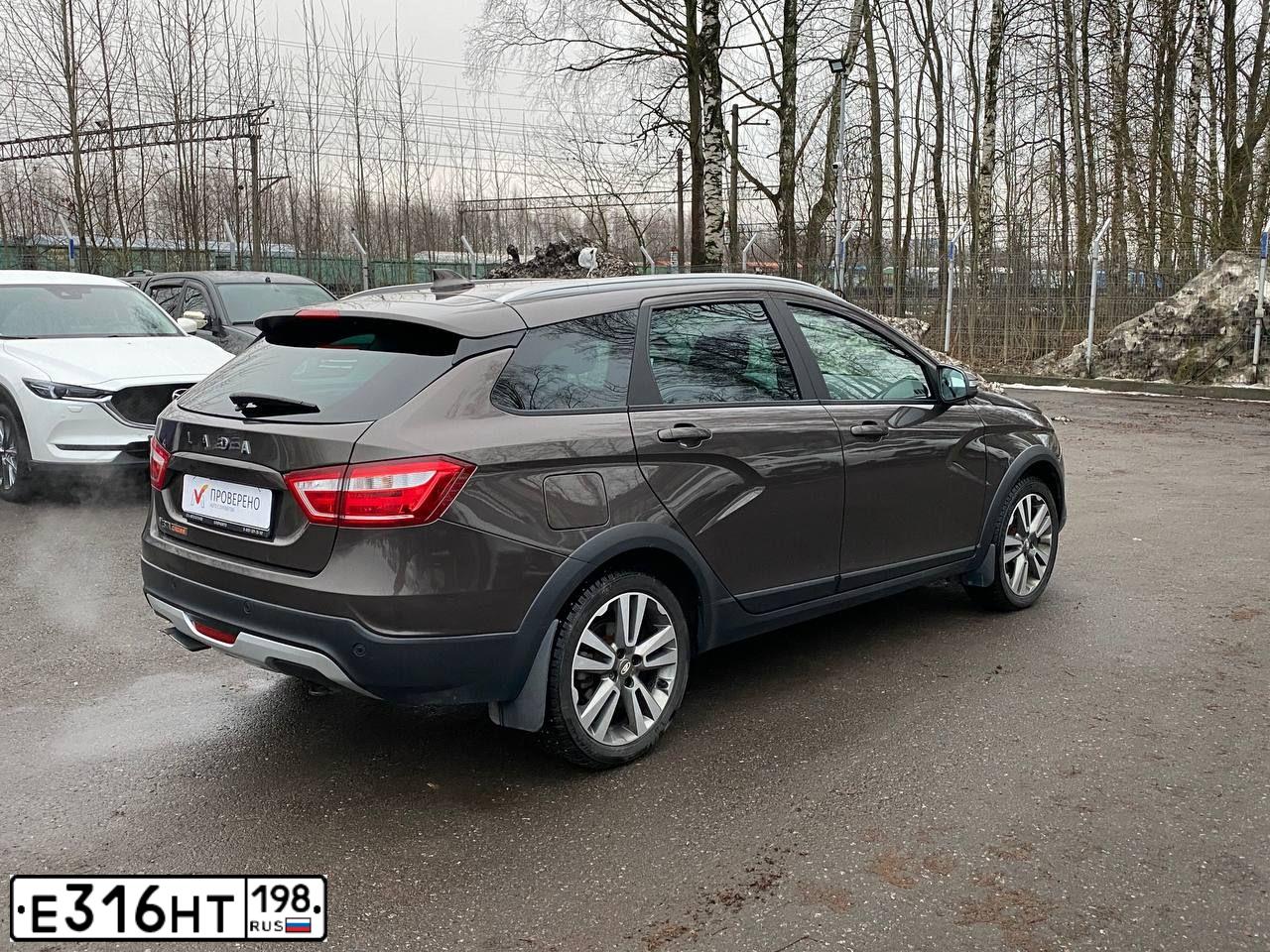 Фото автомобиля LADA VESTA, 2019 — госномер Е316НТ198. Цвет: Коричневый