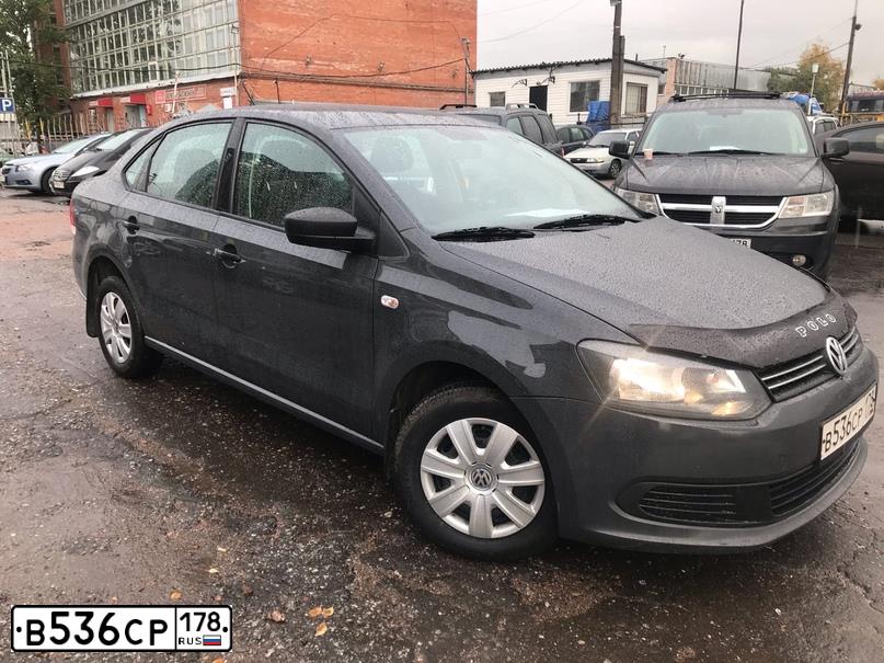 Фото автомобиля VOLKSWAGEN POLO, 2013 — госномер О562РМ198. Цвет: СЕРЫЙ