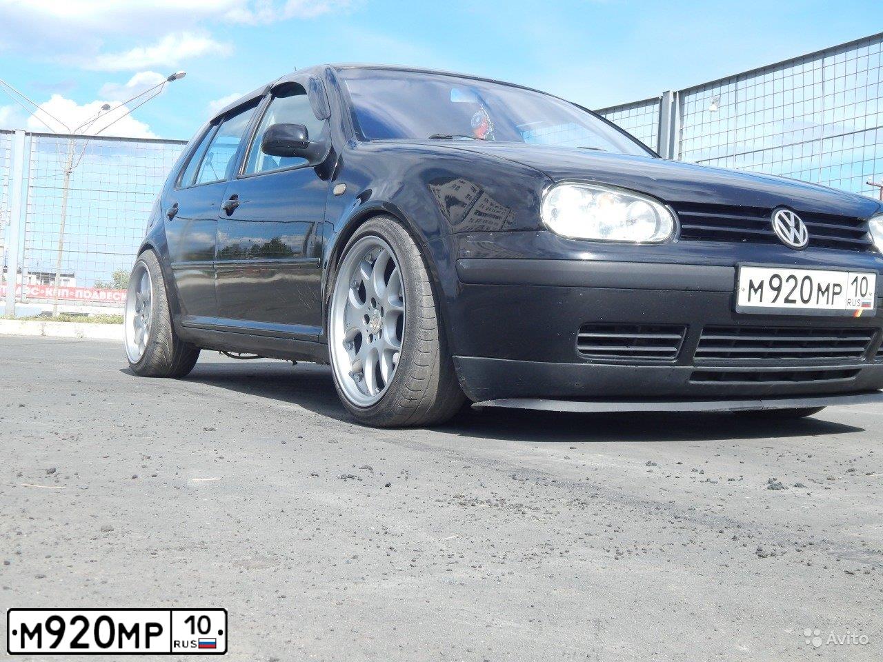 Фото автомобиля VOLKSWAGEN GOLF, 1997 — госномер М920МР10. Цвет: ЧЕРНЫЙ
