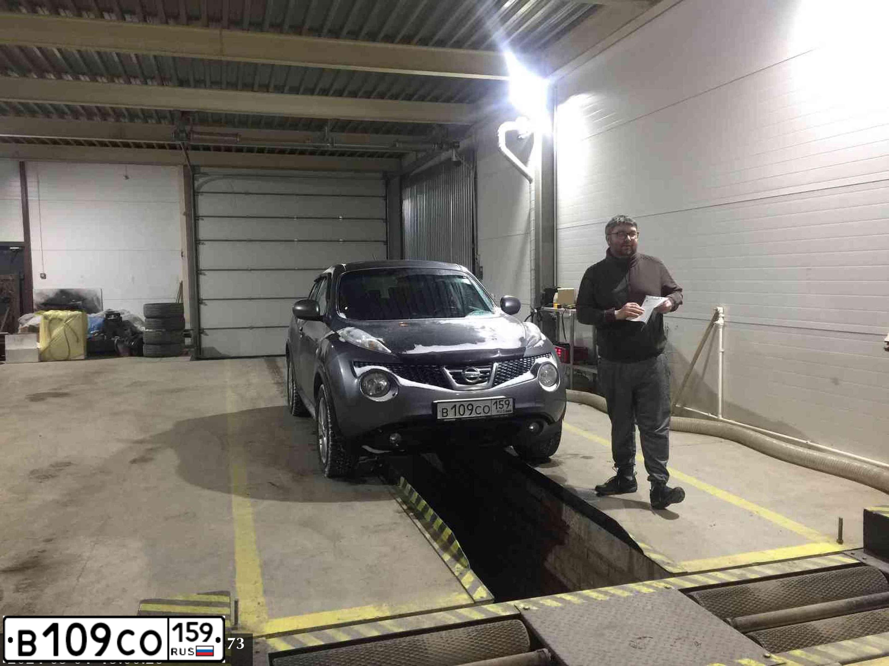 Фото автомобиля NISSAN JUKE, 2012 — госномер В098СН122