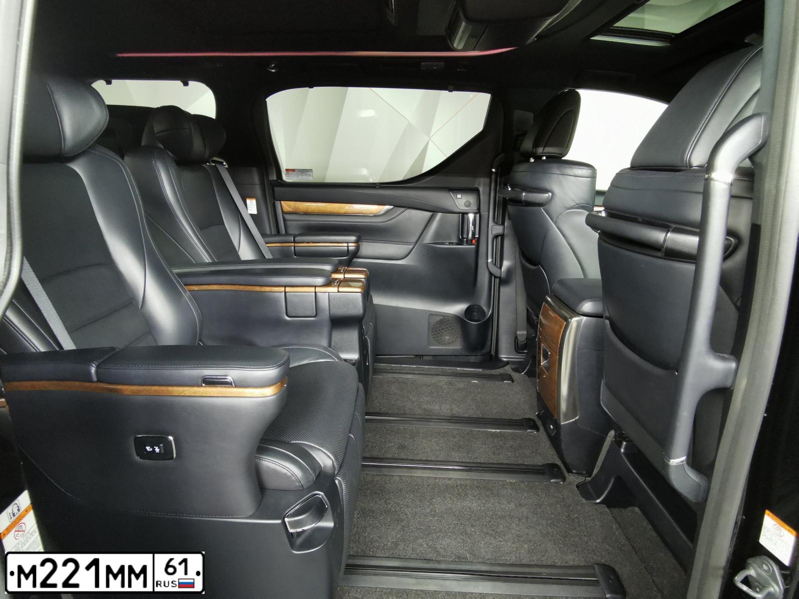 Фото автомобиля TOYOTA LANDCRUISER 200, 2016 — госномер М573АТ134. Цвет: ЧЕРНЫЙ