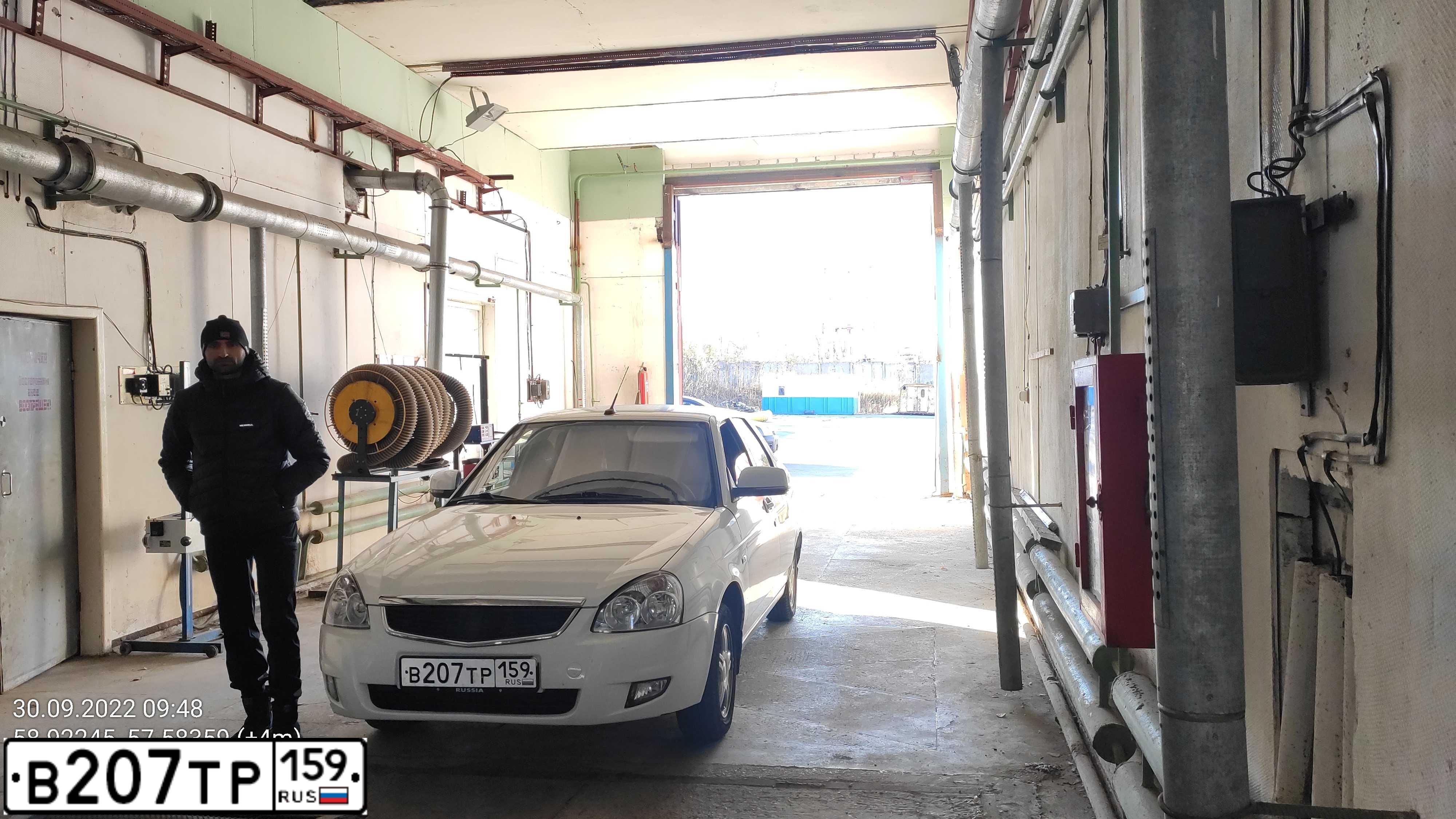 Фото автомобиля LADA 2172 PRIORA, 2013 — госномер В207ТР159. Цвет: Белый