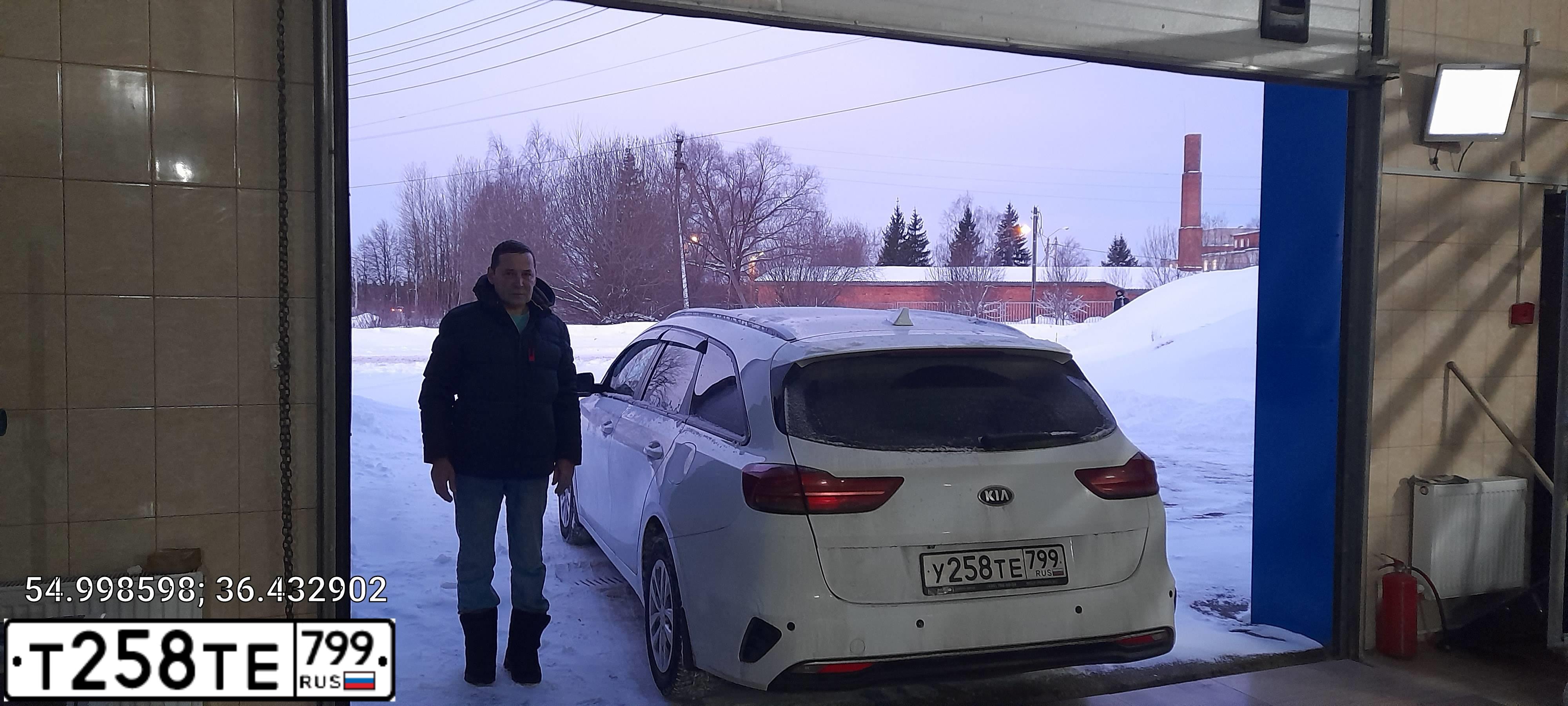 Фото автомобиля KIA CEE'D, 2019 — госномер У258ТЕ799. Цвет: БЕЛЫЙ