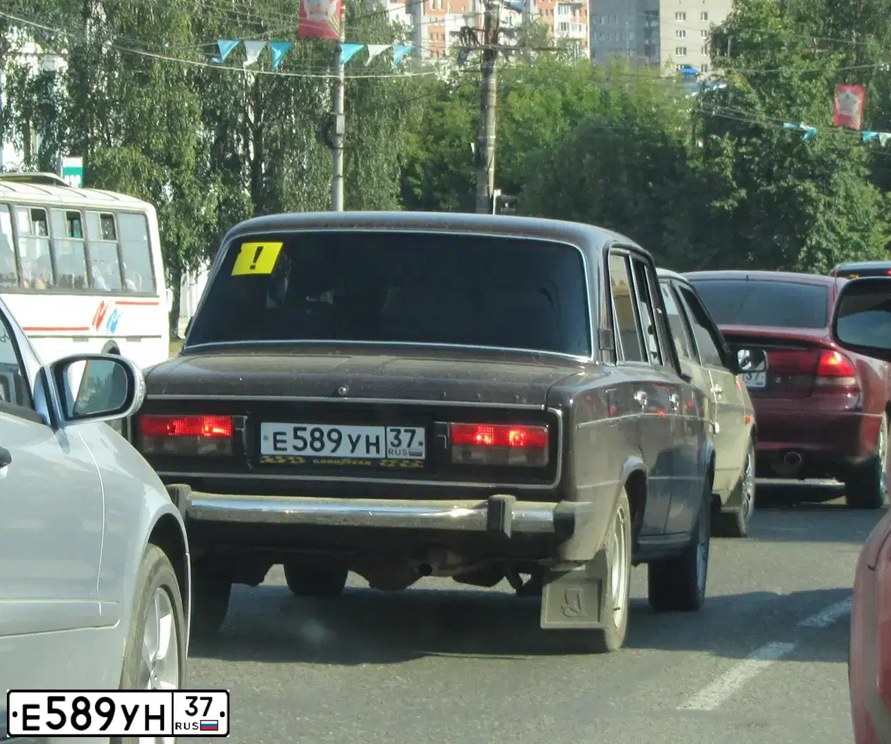 Фото автомобиля LADA 2106, 1987 — госномер Е589УН37. Цвет: Коричневый
