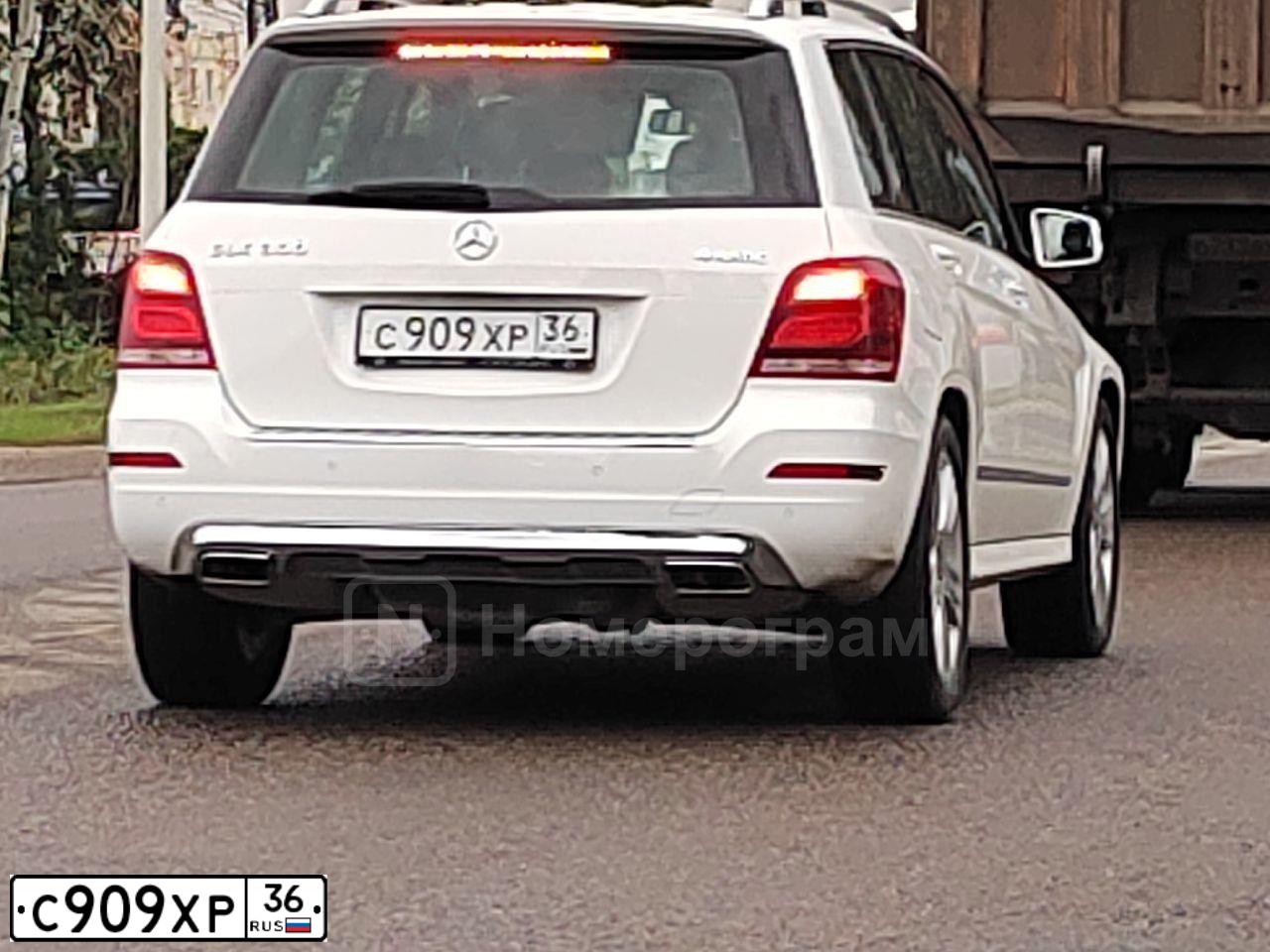 Фото автомобиля KIA RIO, 2014 — госномер О830ВТ48. Цвет: БЕЛЫЙ