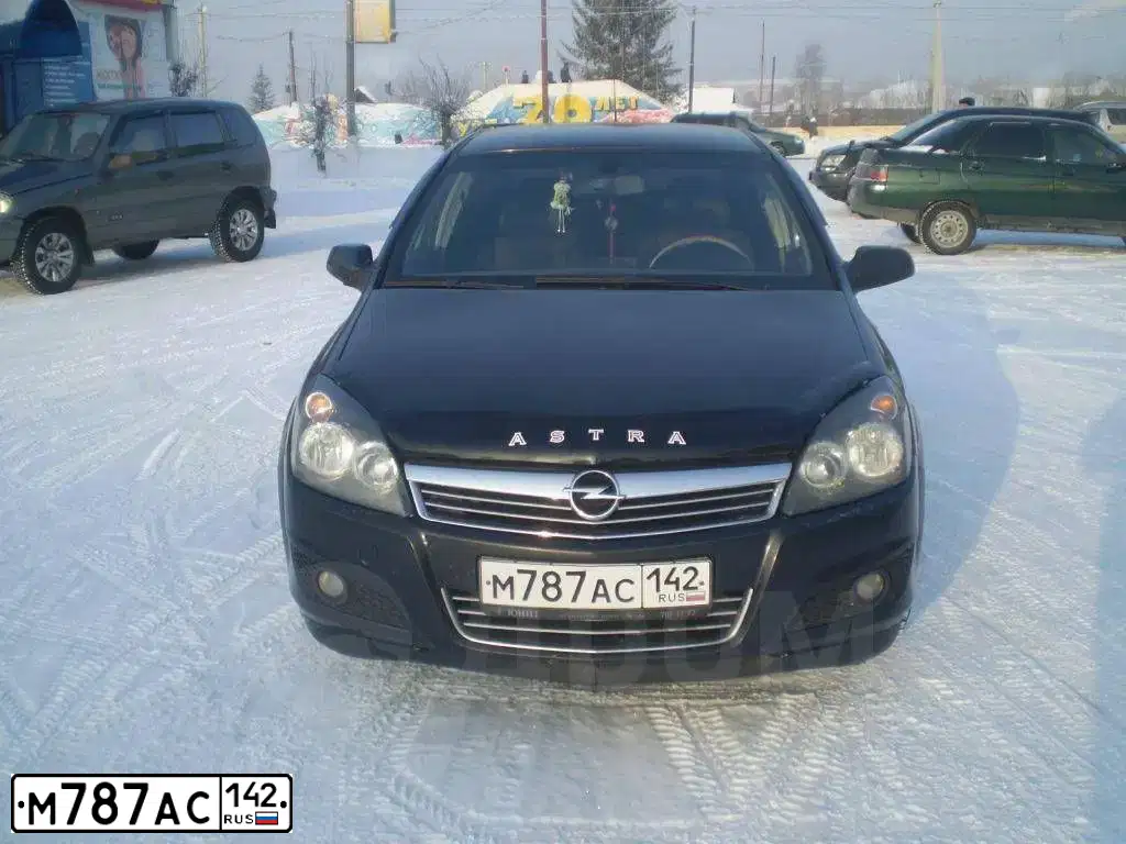 Фото автомобиля OPEL ASTRA, 2008 — госномер О839УС124. Цвет: ЧЕРНЫЙ