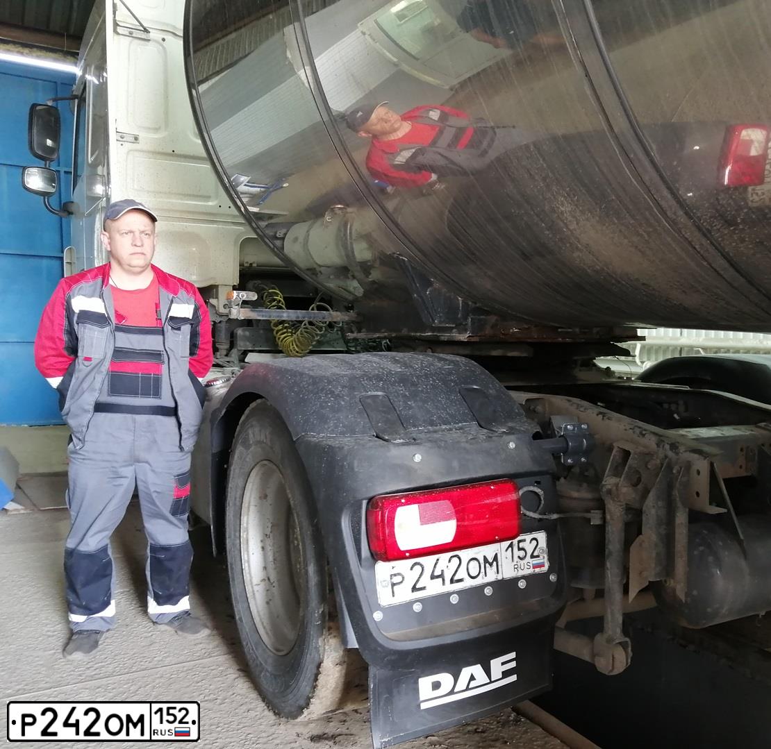 Фото автомобиля DAF XF 105 FT /4X2/, 2013 — госномер Р242ОМ152. Цвет: Белый