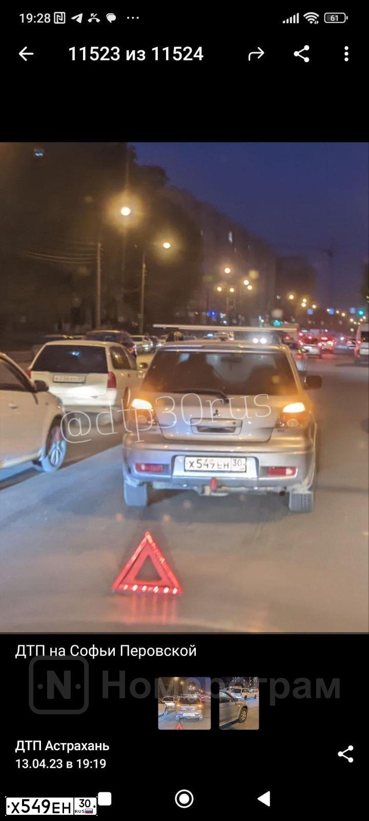 Фото автомобиля MITSUBISHI OUTLANDER, 2007 — госномер Х549ЕН30. Цвет: СЕРЕБРИСТЫЙ