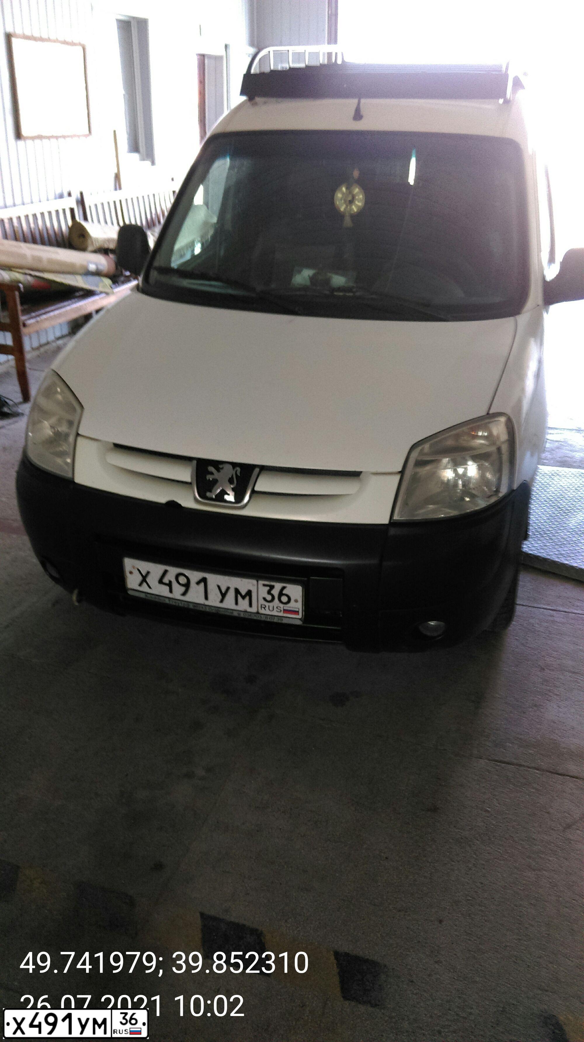 Фото автомобиля PEUGEOT PARTNER, 2008 — госномер Х491УМ36. Цвет: Белый