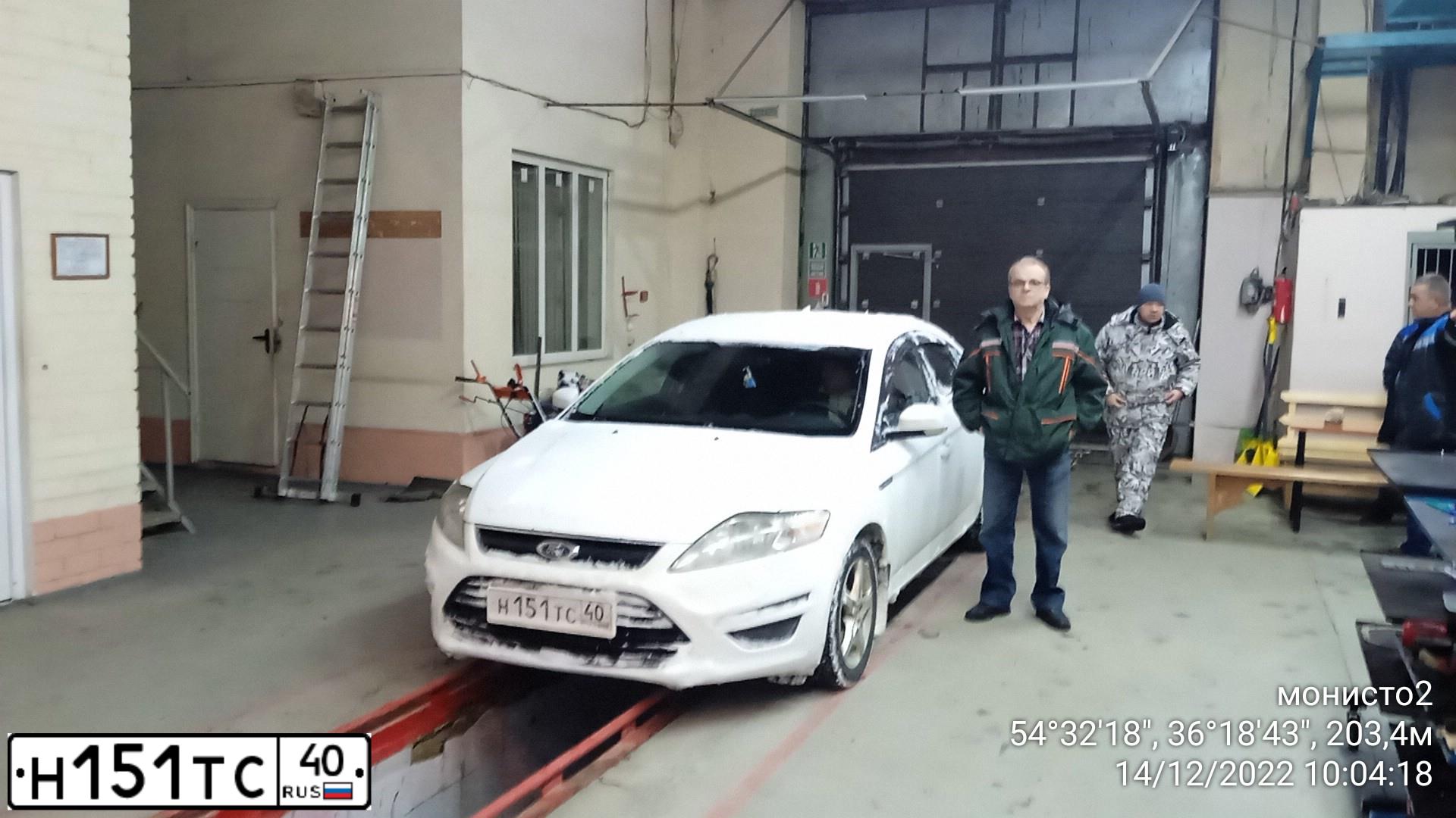 Фото автомобиля FORD MONDEO, 2013 — госномер С868АЕ40. Цвет: Белый