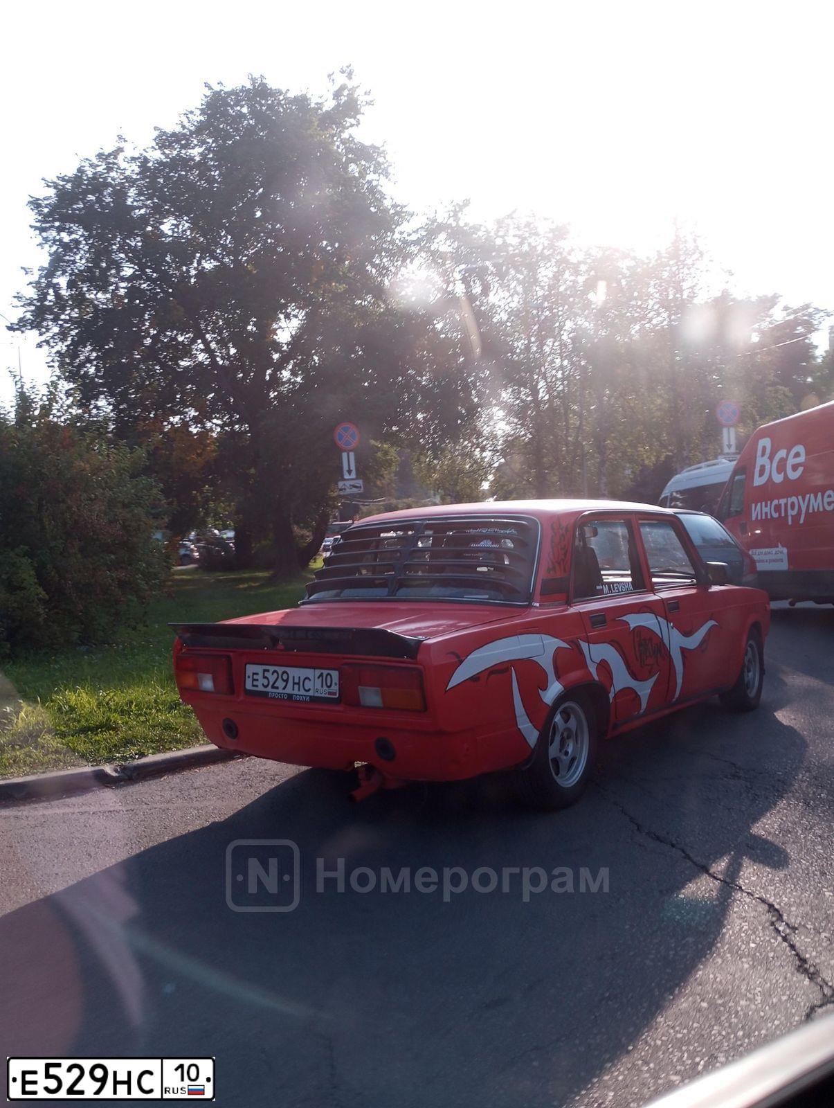 Фото автомобиля LADA 2105 LADA, 2006 — госномер Е529НС10. Цвет: ВИШНЕВЫЙ